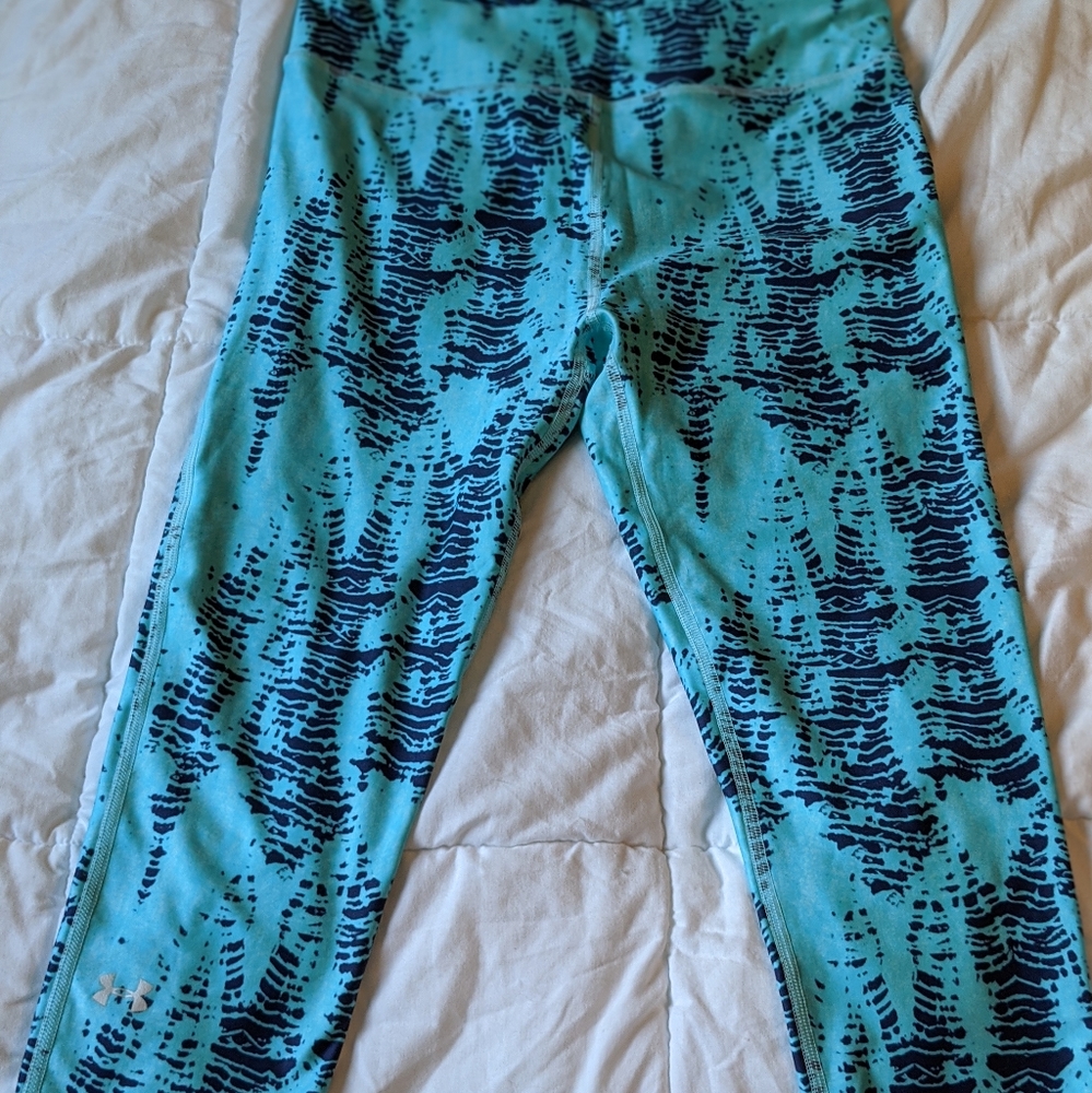 Under armour cropped leggings.